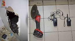 Vittoria, quattro banditi sorpresi mentre rubavano cassaforte da supermercato