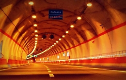 Tamponamento dentro galleria Catania-Siracusa: quattro i feriti