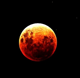La superluna rossa fotografata in Australia