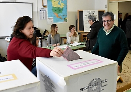 Elezioni politiche, le foto dai seggi aperti nelle scuole di Catania