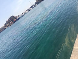 Acitrezza, Area marina protetta ma non da liquami e rifiuti