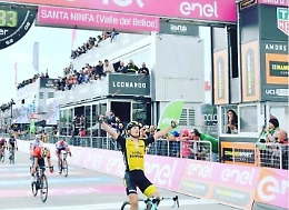 Giro d'Italia, l'azzurro Battaglin vince a Santa Ninfa