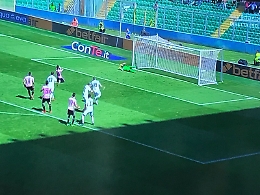 Serie B, il Palermo spreca, ora testa i play off