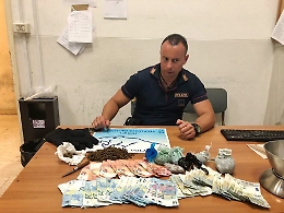 Spacciava skunk nelle strade della movida, gambiano arrestato a Catania