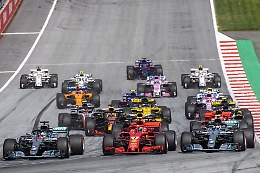 F1: in Austria vince Verstappen, fuori Hamilton, Vettel 3° torna leader del Mondiale