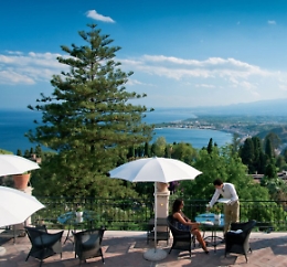 Taormina incanta i reali del Qatar, l'emiro vuole comprare due hotel