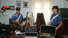 Ribera, a casa nascondeva strumenti musicali e pc rubati nelle scuole