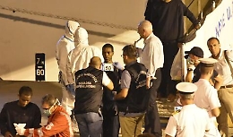 Rischio contagio tubercolosi su Diciotti "Poliziotti si sono pagati accertamenti"