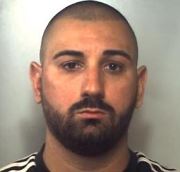 Spacciatore bloccato in auto a Catania con dosi pronte per essere smerciate