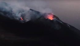 Sullo Stromboli neve e lapilli: vulcano continua a "scoppiettare"