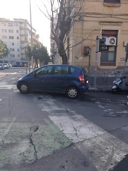 Catania: Si chiede il ripristino per i pedoni di questo tratto di marciapiede pedonale