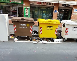 Catania: cassonetti perennemente pieni e non svuotati