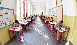 Figlia sospesa, la mamma va nella scuola e aggredisce una docente