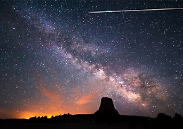 Spettacolo nel cielo per le stelle cadenti di primavera: ecco quando