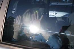 Catania: bimbo lasciato in auto sotto il sole, agente gli salva la vita