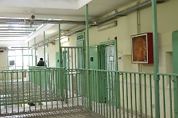 Trapani, trafficante di droga albanese evade dal carcere: in città è caccia all'uomo