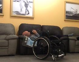 Imbarco su volo Volotea negato a disabile, legali attaccano compagnia