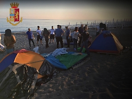 S. A. di Militello, sgomberato campo nomadi: si erano attendati sulla spiaggia