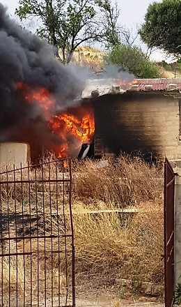 Palagonia, dà fuoco a sterpaglie vicino a bombola a gas: arrestato