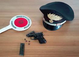 Patern&ograve;, pistola nascosta nel calciobalilla: arrestato un meccanico