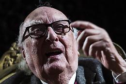 L'addio ad Andrea Camilleri, inventore di Montalbano e cantore della sicilianità