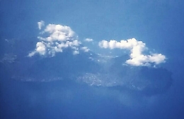 Catania: veduta aerea dell'Etna e dell'Eolie