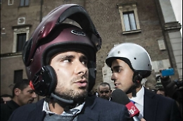 Governo, la parola a Rousseau 
Ma il voto spacca i cinquestelle