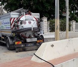 Punta Grande: il consigliere comunale Sciarrone denuncia inquinamento sulla spiaggia