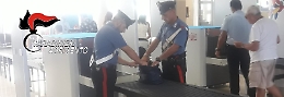 ”Operazione souvenir”: turista bloccata all’aeroporto