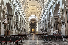 Uomo armato fermato nella Cattedrale di Palermo, panico tra la gente