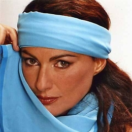 Ex artista in cura da due anni per un tumore scopre di essere sana