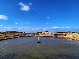 Mothia, statua del dio Baal ricollocata al centro del Kothon