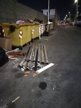 Catania, via Melilli: discarica incontrollata con lastre di Eternit