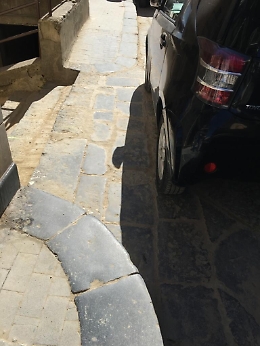 Enna, via Roma: nessun rispetto per i  portatori di handicap