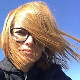 Carlotta Mantovan ci dà un taglio e cambia look