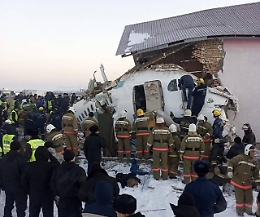 Precipita aereo in Kazakhstan, accertati 16 morti e 66 feriti, a bordo 95 passeggeri