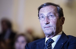 Inchiesta riciclaggio, polizze vita per un 1 mln di euro sequestrate a Fini