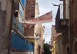 Catania, striscione di benvenuto per uomo dei clan scarcerato