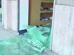 S. G. La Punta, 19 spaccate in 30 anni: il calvario del commerciante