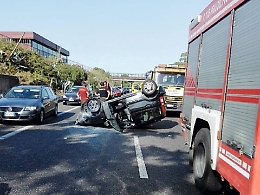 Tre feriti per incidente sull'A18