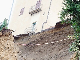 Enna, viale Savoca, famiglia fuori casa e dopo 1 anno ancora nessuna soluzione