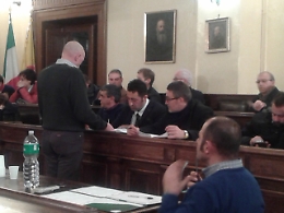 Caso Giambalvo al Comune: 20 consiglieri si autosospendono