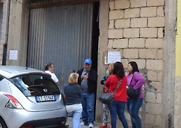 Vittoria, deputati M5S comprano  (e donano) la casa dei Guarascio