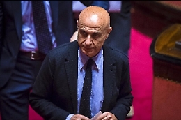 Migranti, Minniti propone un patto ai sindaci della Libia