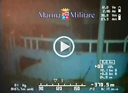 Via al recupero del peschereccio dell'orrore «A bordo ancora tra 400 e 500 cadaveri»