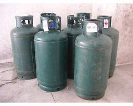 Barricato in casa con 12 bombole, preso dopo tentata fuga