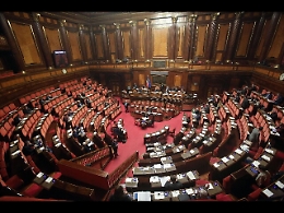 Posta un dito medio contro i parlamentari, ok del Senato a indagini su funzionario catanese