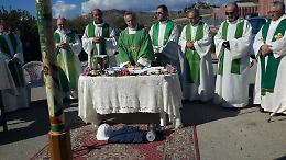 Gela, quarto giorno di proteste e blocchi La Chiesa in campo al fianco degli operai