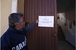 Dentro la casa degli orrori di Licata l'Sos della “principessa” nel tema «Si mangia cacca»