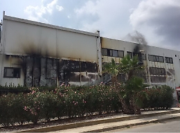 Modica, sequestrato lo stabilimento avicolo distrutto dalle fiamme